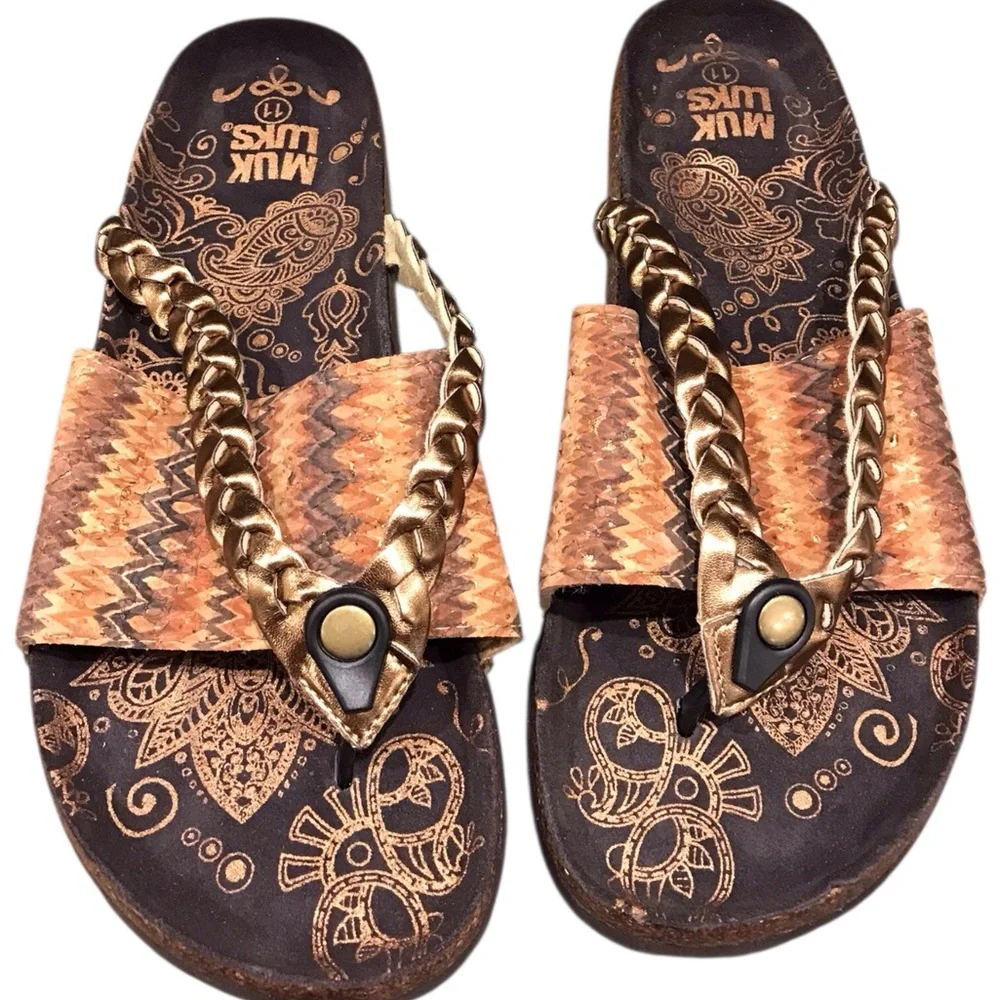 NWT Muk Luks Elaine Women's Size 11 Bronze‎ Braided Thong Sandal with Crossover